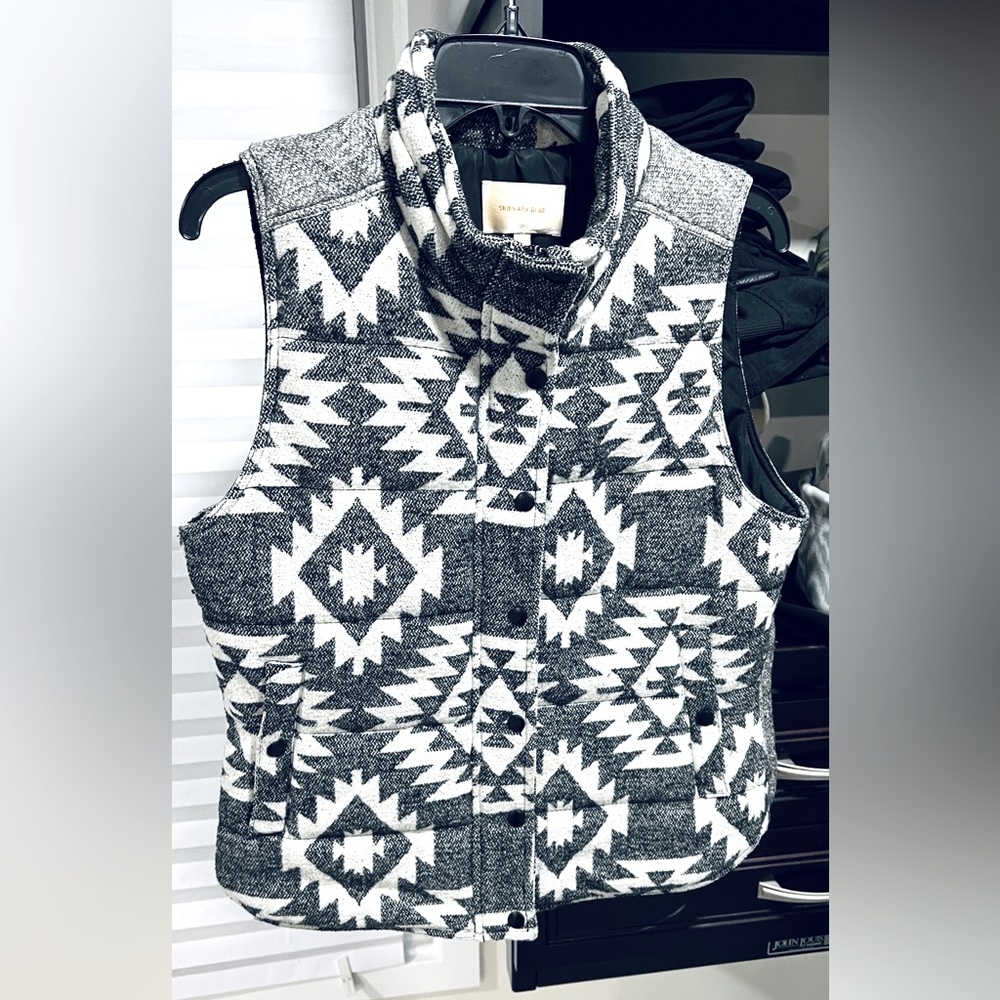 Anthropologie - Adorable tribal warm puffer vest